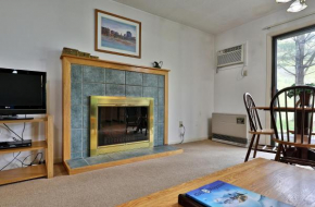 Deluxe Two Bedroom Suite on the 1st floor with outdoor heated pool 10102 Killington